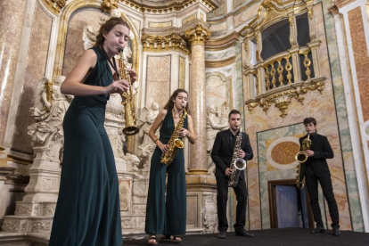 El grupo Delia Quartet, que participará en el festival, puso ayer la nota musical en la presentación.