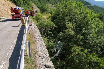El accidente de un tráiler provocó colas kilométricas en la A-2 en Lleida durante la mañana de ayer. 