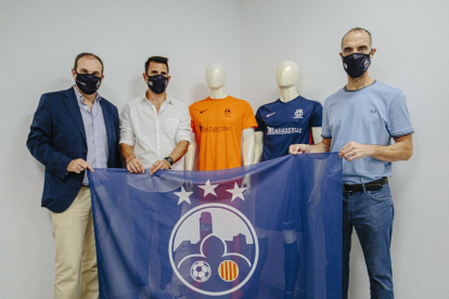 Xavier Batalla, president del club, amb Carles Claramunt i Txema Alonso, de l’estructura tècnica.