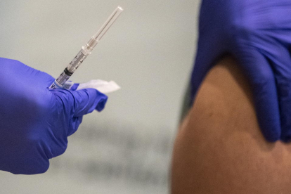 Bruselas autoriza la vacuna de BioNTech y Pfizer