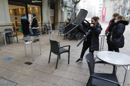 La majoria de bars i restaurants obren malgrat les restriccions “ruïnoses”