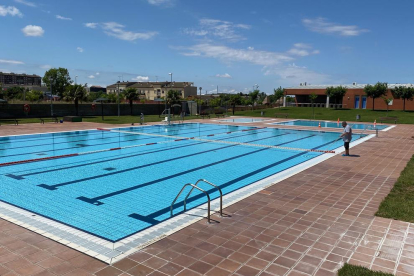 Imagen de las piscinas municipales de verano de Cervera.