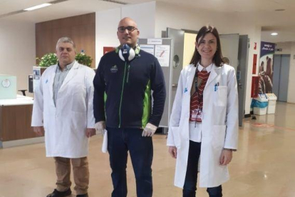 Comercial Pintures va donar ahir 9.800 guants, 15 ulleres i 75 vestits de protecció a l'hospital Arnau de Vilanova.