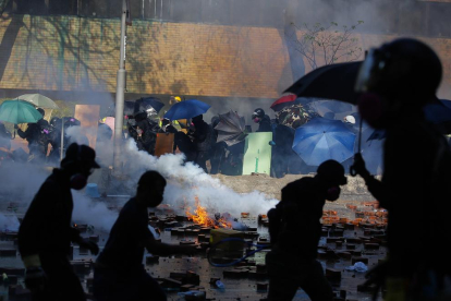 La tensió torna a Hong Kong amb més violència.