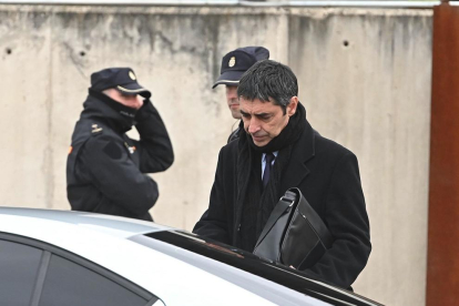 El mayor de los Mossos d'Esquadra, Josep Lluís Trapero, a su salida de la primera sesión del juicio.