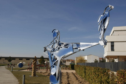 Algunas de las esculturas ya instaladas en el Parc d’Europa de Almacelles.