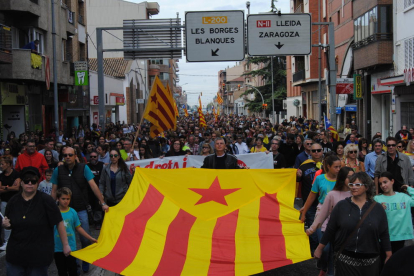 Las movilizaciones en Mollerussa cortaron la N-II con más de un millar de vecinos de la capital del Pla d’Urgell. 