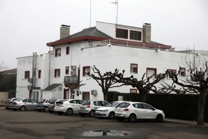 Imagen de la residencia Castrillón ayer por la mañana. 