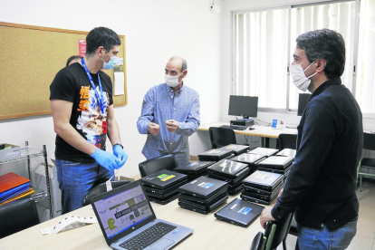 L’institut Josep Lladonosa de Lleida reparteix 53 ordinadors.