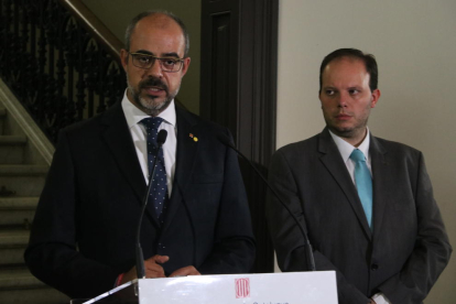 El conseller d’Interior, Miquel Buch, al costat del director dels Mossos, Pere Ferrer.