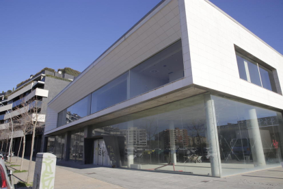 Inmueble en el que se instalará en 2021 la oficina del paro de Lleida, en la calle Pere de Cabrera.