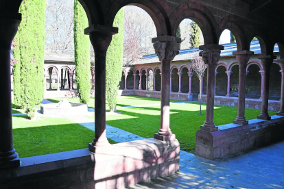 El claustro del Parc del Valira de La Seu d’Urgell, con los ‘singulares’ capiteles, reabrirá hoy al público.