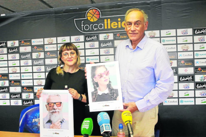 Montse Pociello, dissenyadora del cartell de la campanya d’abonats, i Félix González durant l’acte de presentació d’ahir.