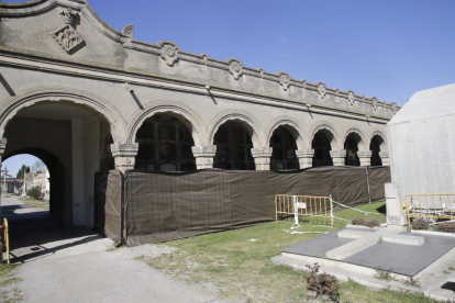 El departamento de Santa Cecília, ahora en obras, acoge desde 1943 los restos de Ricard Viñes, que pidió ser enterrado junto a su madre.