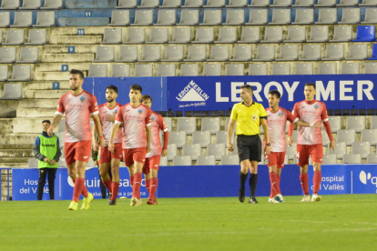 LIberto centra un balón en una acción del partido de ayer en Sabadell.