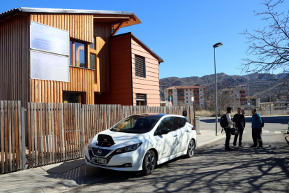 La casa bioclimàtica d’Aramunt, a Conca de Dalt, també pot carregar cotxes elèctrics.