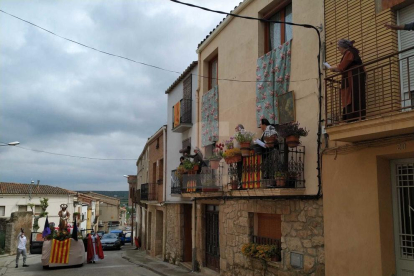 Puigverd de Lleida compleix amb la tradició de la processó de Sant Jordi