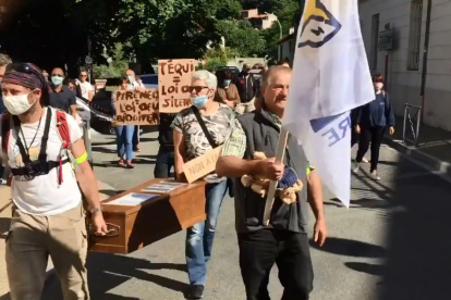 Protesta en Foix por la muerte de un oso a tiros en la Ariège.
