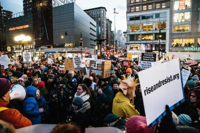Manifestació en contra de l’emergència nacional decretada per Trump, ahir a Nova York.