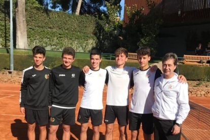 Un grupo de entrenamiento del CT Lleida con su entrenador David Melé, en imagen de archivo.