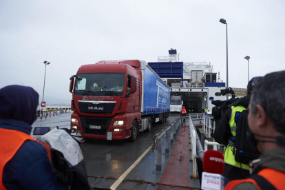 Un centenar de camioneros españoles lograron regresar ayer.
