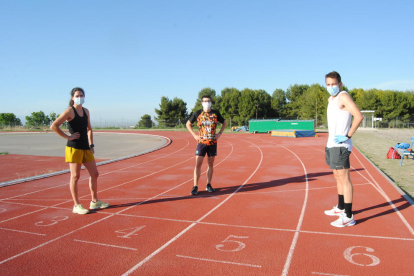 Elena Llobera, Arnau Monné i Fran Carrillo, ahir a la pista d’atletisme de Mollerussa.