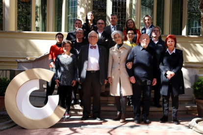 El presidente del CoNCA y los galardonados, ayer en la sede del Consell de les Arts en Barcelona.