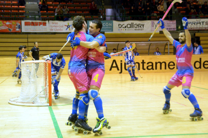 Mauro Giuliani saluda aficionats en el seu últim partit.