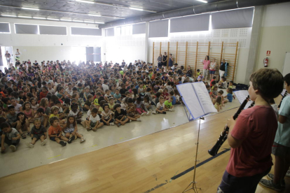 Audición multitudinaria en el colegio La Mitjana.