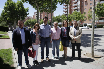 Toni Postius i la resta d’edils del nou grup municipal de Junts per Catalunya Lleida.