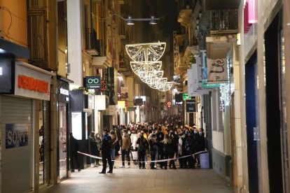 La calle Major quedó cortada en un momento en que había muchas personas.