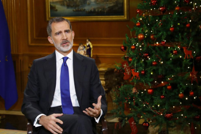 El Rei Felip VI pronuncia el seu tradicional discurs de Nit de Nadal, des del Palau de La Zarzuela.