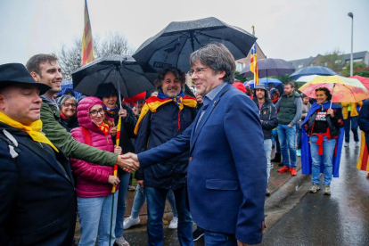Puigdemont va saludar els participants en la marxa independentista de Brussel·les a Waterloo.