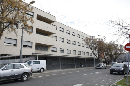 Exterior de la residencia pública Balàfia I, que cuenta con 93 plazas. La de Nostra Senyora de Ribera de La Pobla de Segur tiene 60.