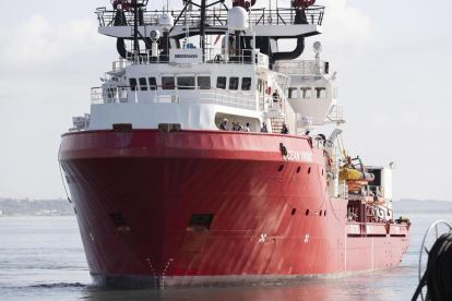 L’‘Ocean Viking’ busca refugi a Sicília amb 162 immigrants a bord