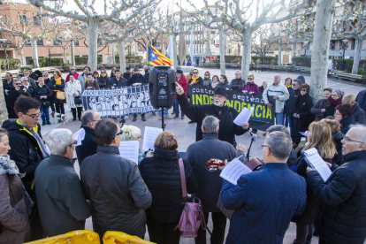 La manifestación de Tàrrega culminó con cantada de villancicos a cargo de la Coral Ramon Carnicer.