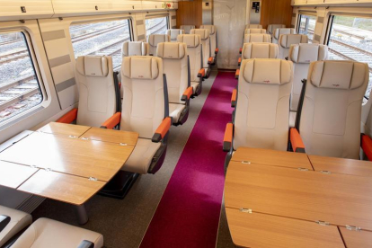 El interior de los trenes AVE ‘low cost’ que se estrenarán el 6 de abril.