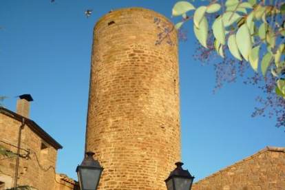 La actual torre del castillo de Vilamajor, en Cabanabona. 