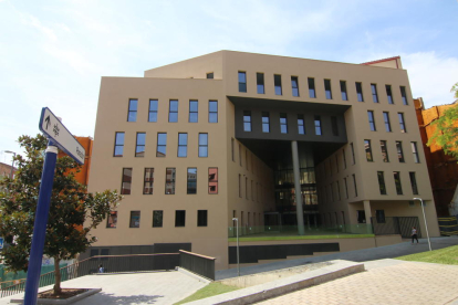 Imatge del centre de formació professional d’Ilerna, situat al carrer la Palma.
