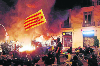 Imagen de unos de los enfrentamientos en Barcelona.