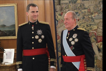 Felip VI i Joan Carles I, en una imatge d’arxiu del 2014.