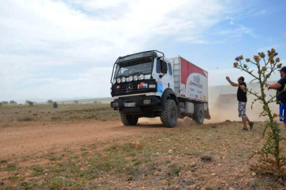 El camión modelo Mercedes con el que los leridanos Jordi Esteve y Enric Martí competirán en el Dakar.