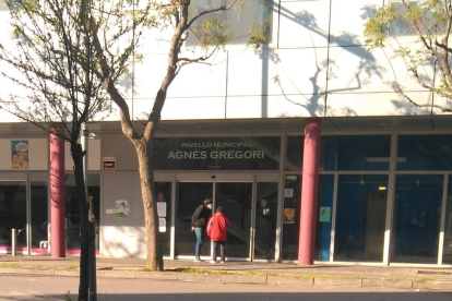 Menos ocupación en el pabellón Agnès Gregori  -  El refugio para que personas sin techo pasen el confinamiento en el pabellón Agnès Gregori acogía el viernes a 36 usuarios, cuando llegaron a ser 42. Había 82 en el hostal Jericó y 3 en el ho ...