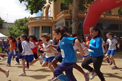 Cerca de 800 atletas participan en la 21a Milla Urbana Escolar de Lleida