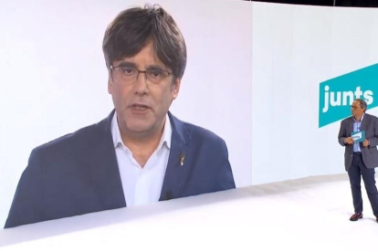 L’expresident de la Generalitat i impulsor del nou JxCat, Carles Puigdemont, intervé en l’acte de presentació amb Quim Torra.