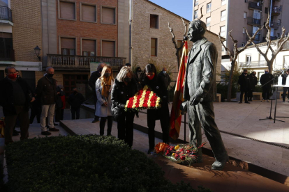 Ofrenda floral al expresident Francesc Macia en Les Borges Blanques, el pasado día de Navidad. 