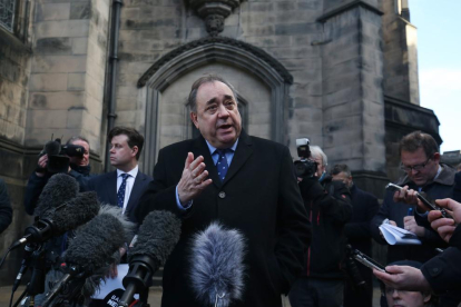 Salmond negó ante la prensa todos los cargos contra él de abusos sexuales y violación.