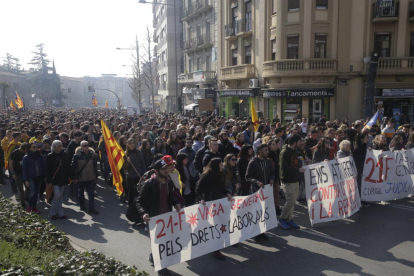 La càrrega dels antiavalots contra els manifestants al carrer la Parra.
