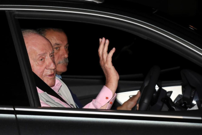 El rey Juan Carlos a su llegada a la Clínica Quirón para someterse a la intervención quirúrgica cardíaca.
