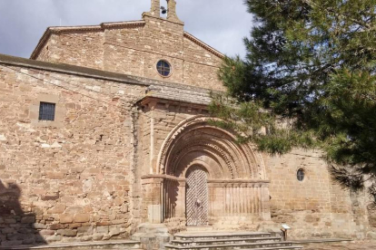 Cubells restaura la porta de fusta de l'església de Santa Maria del Castell